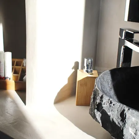 Apartament Adeiata *